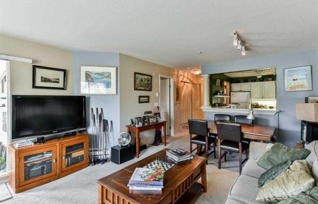 living room of 216 1655 grant avenue in port coquitlam bc